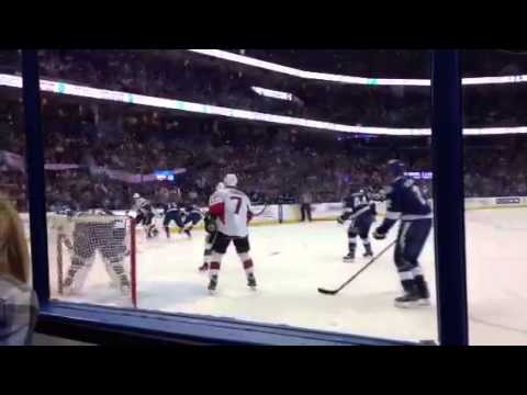 Now, THIS is how you watch hockey!