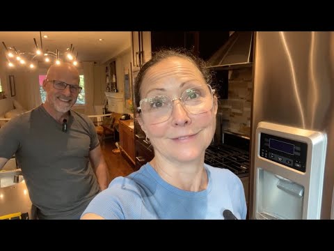 How to Tighten a Fridge Door Handle