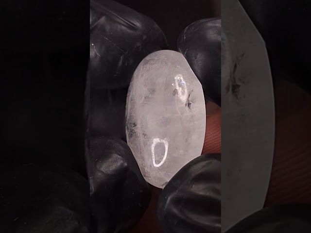 حجر الدر روك كوارتز طبيعي