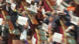 «No all'imbroglio, Legge Truffa», cartelli di protesta opposizioni dopo voto su Riforma...