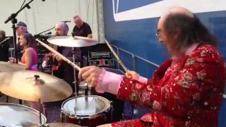 Altstadtfest Trier: Guildo Horn auf dem Hauptmarkt - am Schlagzeug