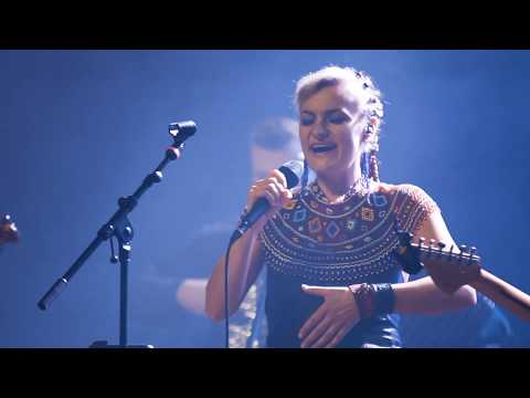 Hrdza - Jedno leto (Official Live Video)