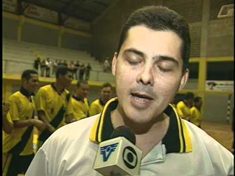 Final Paulista de Handebol, São Vicente x Escola Paulista de Medicina, em 2002.