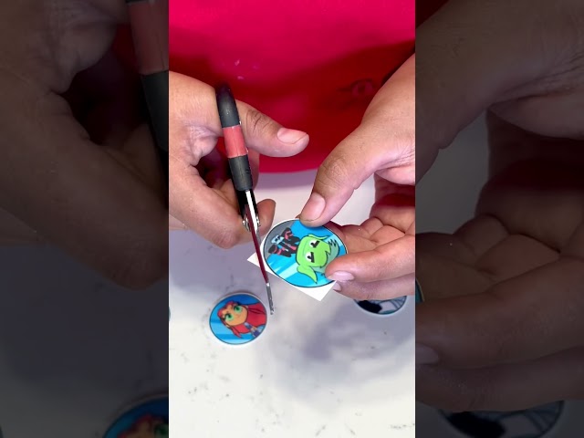 Vídeo relacionado con Dekora, Avengers Mini Discos de Oblea, Decoraciones Comestibles para Cupcakes, Muffins y Galletas, Discos Redondos 3,4 CM