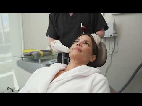 Supermodel Veronica Webb’s Secret to Ageless Beauty: The Tri-Fecta!