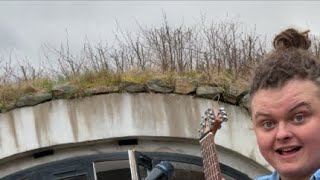 MUSICIAN LIVE FROM LOCH HOBBITON