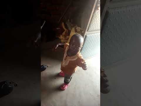 ocen Allan Eriamu dancing to Jose chameleon song