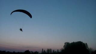 preview picture of video 'Paramotor eveningflight with Bert and Wilfried'