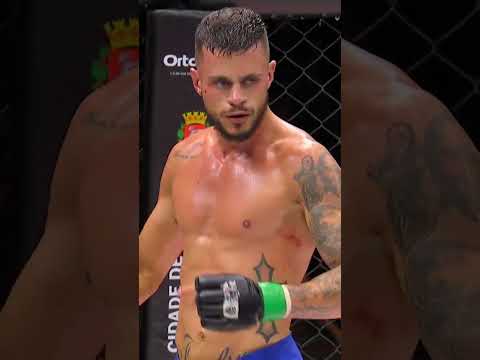 Sente o peso da mão! O rolo compressor chamado Rafael!