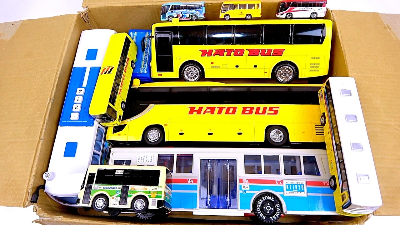 箱に集めたバスのミニカーをチェック＆坂道を走行テストしてみた
