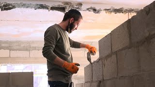 בין תורה לעבודה: הפועלים החרדים מתגייסים לענף הבנייה - התמונה מוצגת ישירות מתוך אתר האינטרנט יוטיוב. זכויות היוצרים בתמונה שייכות ליוצרה. קישור קרדיט למקור התוכן נמצא בתוך דף הסרטון