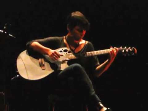 10/16 Kaki King - Doing The Wrong Thing @ TAGV, Coimbra, Portugal (13/04/2012)
