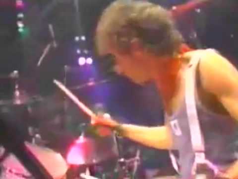 REO Speedwagon - Keep On Loving You (1981).mp4