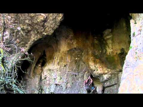 Extreme rock climbing in caves with Quercy Adventure