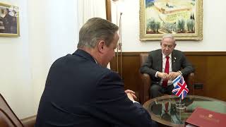 ראש הממשלה בנימין נתניהו נפגש עם שר החוץ של בריטניה דיוויד קמרון (עדכוני משרד ראש הממשלה) - התמונה מוצגת ישירות מתוך אתר האינטרנט יוטיוב. זכויות היוצרים בתמונה שייכות ליוצרה. קישור קרדיט למקור התוכן נמצא בתוך דף הסרטון