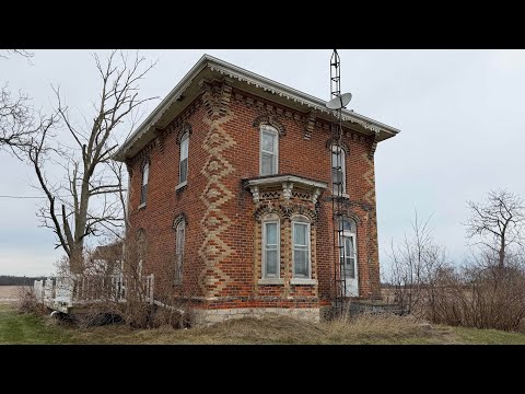 Ich habe ein wunderschönes, verlassenes viktorianisches Haus aus dem Jahr 1887 gefunden.