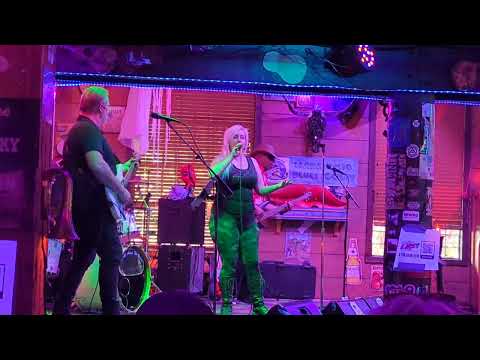 Tennessee Whiskey - Clint Warner Band Feat. Sabrina Stratus