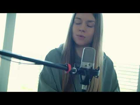 Lenkiuosi prie Tavęs (Home Again)