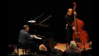 Steve Melling Trio@Seven Jazz Leeds "Prelude to a kiss" .AVI