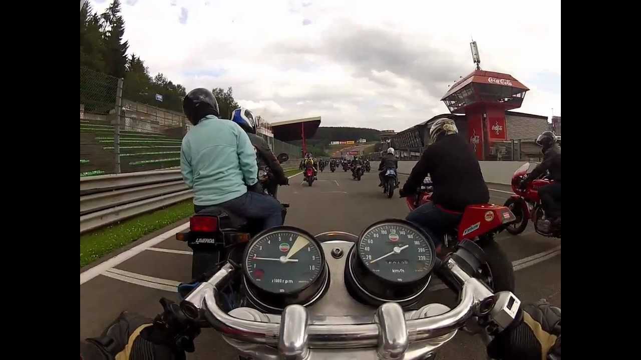 1000 3CL. Bikers' Classic 2012 - Parade lap on the old track.