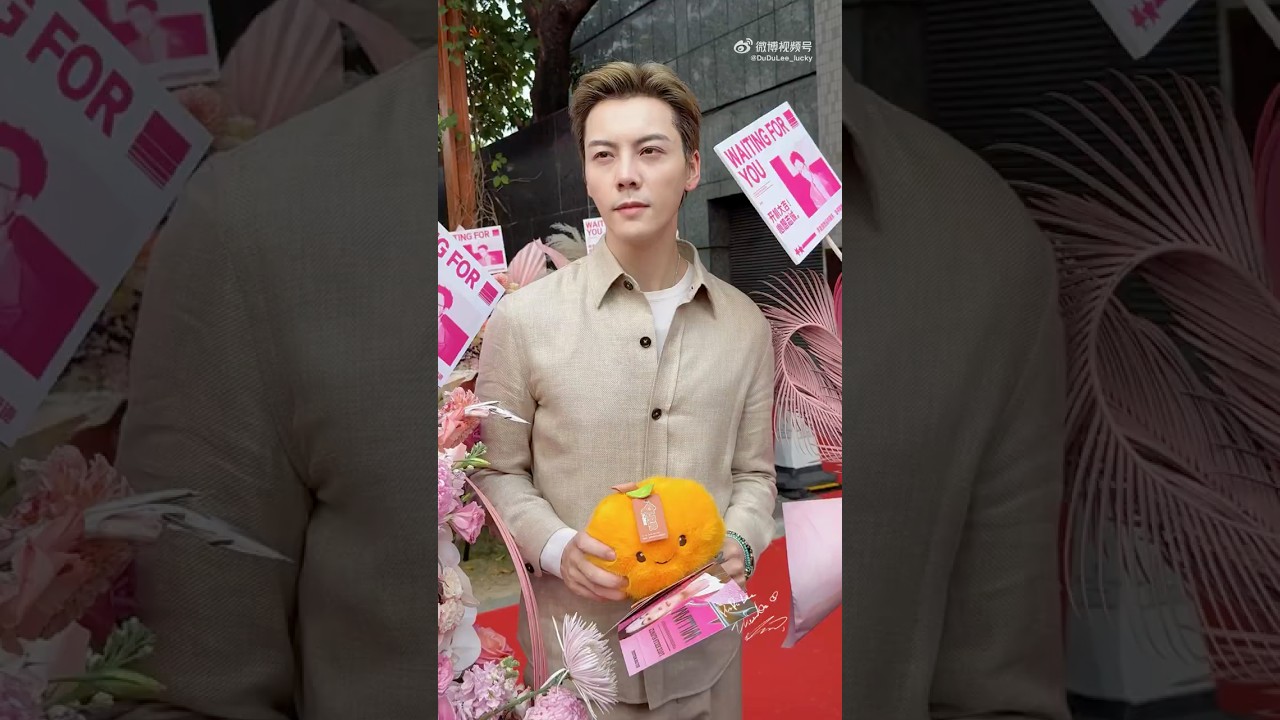 陳偉霆被粉絲的愛狠狠包圍著cr.weibo DuduLee_lucky 新剧开拍20260313