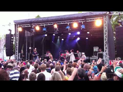 Syster Sol ft. Cleo - Kärleksrevolt @ P&L 2012