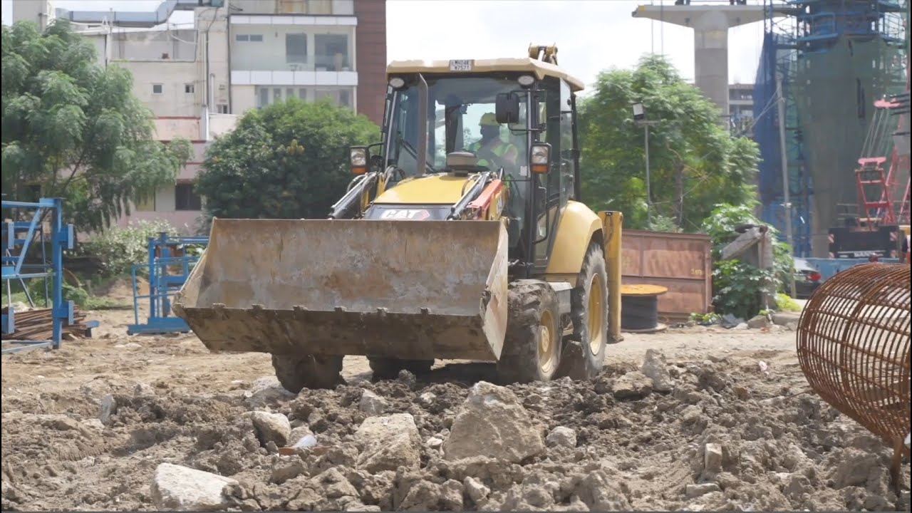 Cat® 424 Backhoe Loader Customer Story - Sandeep Kumar Chaurasia - 7,000 hours of use (India)