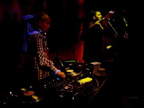 DJ Tonika with Live Flute Influence  Dmzzz (Tender Session@Picasso 02 10 2009)