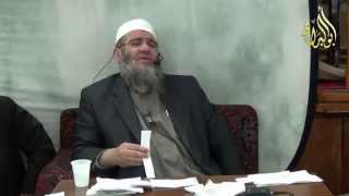 هل يجوز لقارئ القرآن أن يخلط بين قرآئتين ....؟ الشيخ مشهور بن حسن image