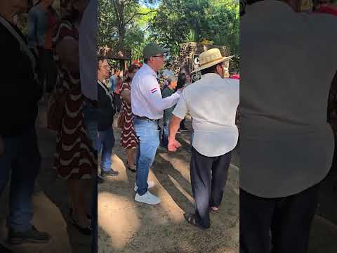 Elías Cabral llegando a la plaza de Gral. Diaz Ñeembucú