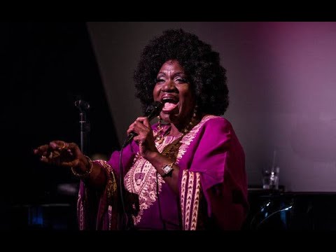 Sharón Clark Returns to Blue House Live!