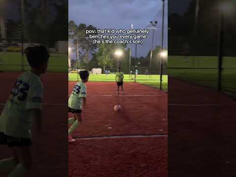 Which pro player does this remind you of? 👀 #football #futbol #soccer #funny