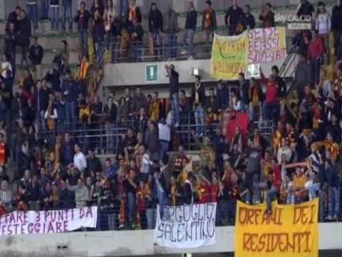Le lacrime degli ammirevoli tifosi leccesi al termine di Chievo-LECCE 1 a 0 del 13 maggio 2012