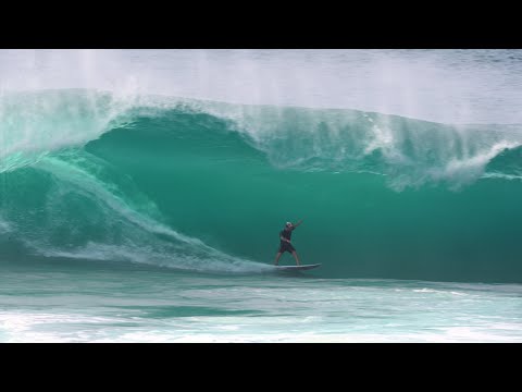 Watching a Massive 18ft, 19-Second Swell hit Pipelines Reef!! 