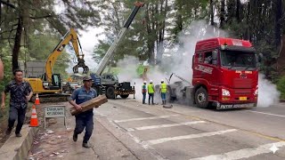 Download lagu Sitinjau Lauik Di Lumpuh Total‼️Dramatis.,Evakuasi Sambungan Truk Trailer Terlepas Di Sitinjau Lauik mp3 Download lagu Sitinjau Lauik Di Lumpuh Total‼️Dramatis.,Evakuasi Sambungan Truk Trailer Terlepas Di Sitinjau Lauik mp3