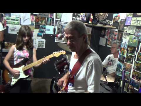 THE MOUTH BELLS & LORENA BRACO