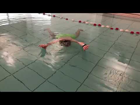 Kikker; 6/9 drijven op de buik; drijven en bellen blazen