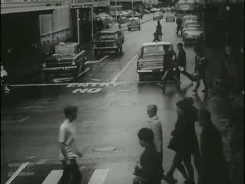 NZ On Screen: Town and Around: Wellington - Pedestrians