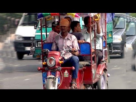 Auto drivers laud court ban on e-rickshaws