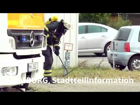 Feuerwehr im Einsatz - Wohnung brannte in HH-Neuwiedenthal (28.12.12)