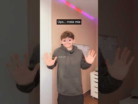 Niño le roba el móvil a su hermana😂 #shorts #viral