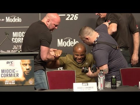 Daniel Cormier has strange fall during UFC 226 press conference