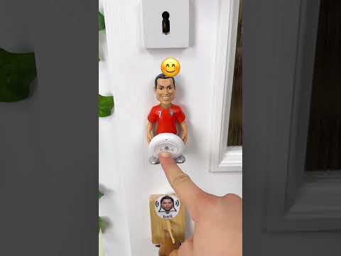 Ronaldo Doorbells Test!!! 😲😂