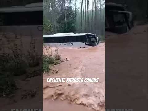 Enchente arrasta ônibus em Sananduva no Rio Grande do Sul #enchente #riograndedosul #agua #rs