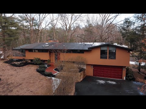 76 Jennie Dugan Road, Concord MA - Sleek & Sophisticated Deck House