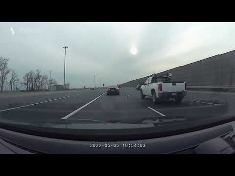 BAD TORONTO DRIVERS: HIGHWAY 401 WEST SWERVING