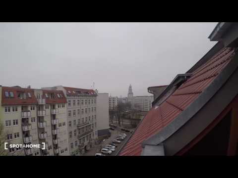 Modern studio apartment with balcony for rent in Friedrichshain - Spotahome (ref 122431)