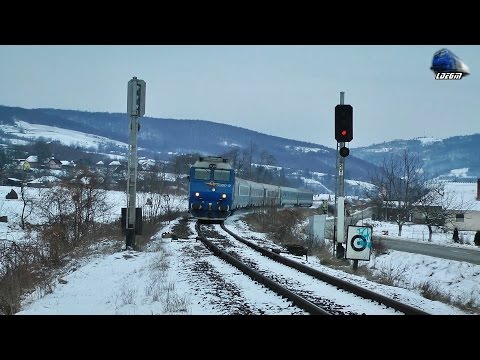 Doua Trenuri de Calatori in Zapada/Two Passenger Trains in Snow in Bulz - 24 January 2016