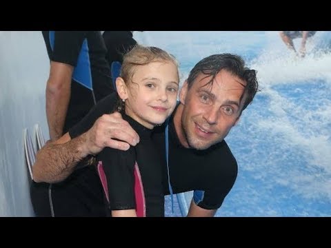 Odvážný Roman Vojtek vzal dcerku surfovat: Brázdila vlny jako velká holka!