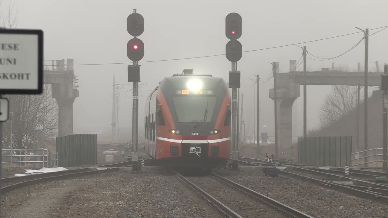 Штадлерский дизель-поезд 2431 на ст. Вайвара / Stadler DMU 2431 at Vaivara station